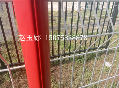 桃型柱護(hù)欄網(wǎng)，熔堅(jiān)固美觀于一身的護(hù)欄網(wǎng)產(chǎn)品