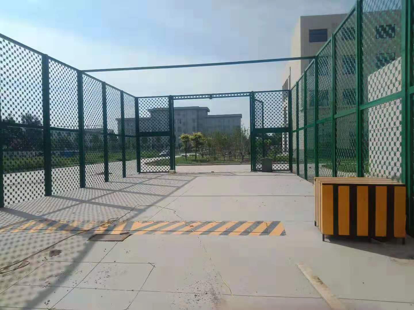 監(jiān)獄隔離網安裝工程雨季施工安全措施